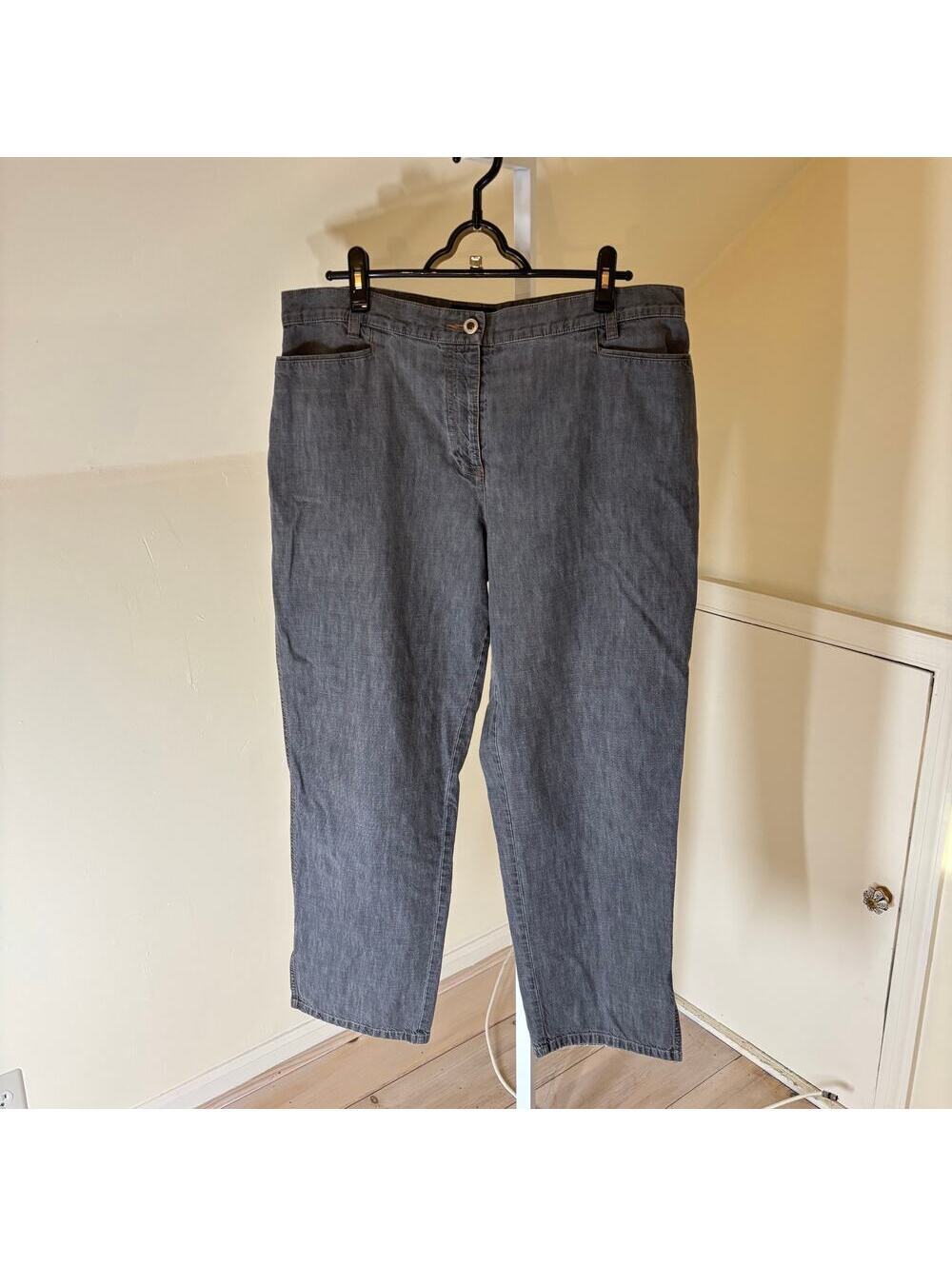 Ann Taylor EUC Women's Gray Cropped Jeans Size 16